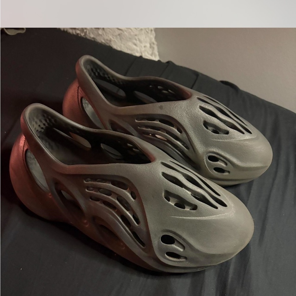 Adidas YZY Foam RNR Box